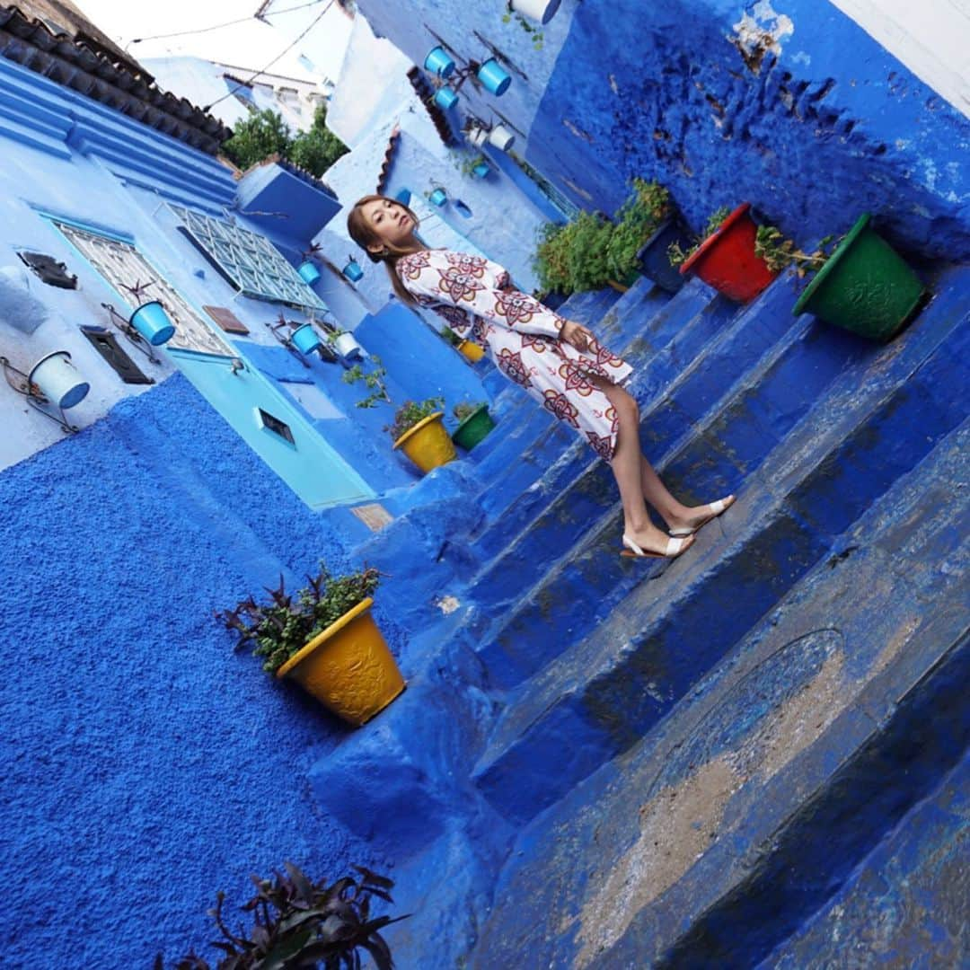 市原彩花さんのインスタグラム写真 - (市原彩花Instagram)「💠Blue City💠 Chefchaouen in Morocco🇲🇦 . 全てが青い街、モロッコのシャウエン💠 旅ブログ更新したので、ぜひプロフィールのURLから読んでみてください💠 歩いてると、海の中にいるみたいな不思議な感覚になったよ🐠🐚 #morocco#モロッコ#moroccotravel#モロッコ旅行#モロッコ旅行記#chefchaouen#chaouen#シェフシャウエン#シャウエン#bulecity#青い街#海外旅行#旅行#travel#abroad#girlstrip#女子旅」5月24日 14時06分 - ayaka_ichihara