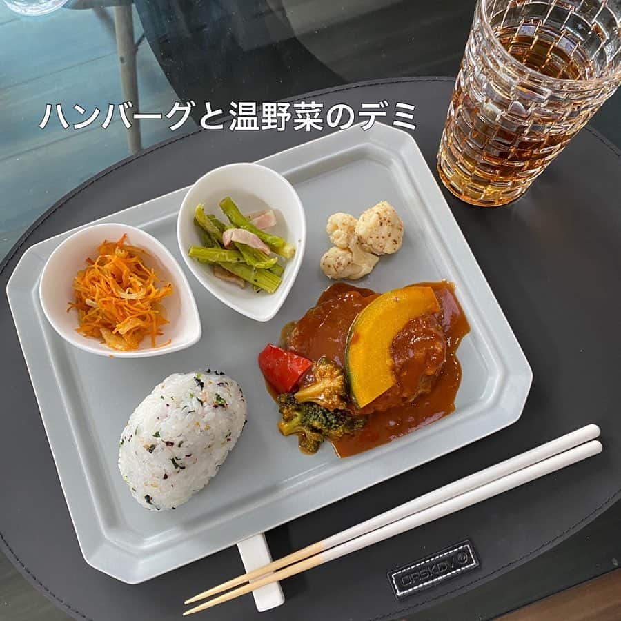 meguri.kさんのインスタグラム写真 - (meguri.kInstagram)「ナハトマン　ボサノバ　ロンググラス✨ ・ お皿揃えたい！と思っていたけど、先にグラスをお迎えしました❤️ ・ …なんか中身が麦茶で申し訳なくなる😂 ・ ちょっと重いけど💦やはりカッコイイ✨テンション上がるわぁ⤴️⤴️⤴️ ・ スウェーデンのお洒落サイト @royaldesign.jp 　でgetしたよ♫ ・ ・ 今日のランチはヘルシーな宅食サービス【nosh - ナッシュ】 お試しさせて頂きました♫ ・ ✔︎全てが糖質９０％カットの為、ダイエットや栄養管理が可能！ ✔︎栄養士による栄養管理と一流シェフによる調理 ✔︎70品以上の豊富なラインナップ ・ レンチンで完成✨🙌冷凍とは思えない程美味しゅうございました🙏❤️ ・ 話戻りまして、　@royaldesign.jp は 素敵な北欧アイテムがいっぱいで、現地設定オフィシャル価格なので安いし、日本未入荷の商品が簡単に買えるよ♫ ・ 日本語サイトで安心して買えるしね♡←ここ大切！！ ・ 21周年アニバーサリーで50%offになってる物もあったよ🤭✨ ・ このグラスは現在30%offになってた！！✨恐らく何処よりも安い🌟 ・ https://royaldesign.jp/ ・ #Royaldesign #ロイヤルデザイン #ナハトマン#nachtmann#ボサノバ#bossanoba#ロングドリンクグラス#グラス#ドリンクグラス#ランチョンマット#北欧#ダイニング#dining#PR#nosh#ナッシュ#宅配弁当#冷凍惣菜#ダイエット#低糖質ごはん#おうちじかん#おやつ#おうちカフェ#私の美味しい写真#日々のこと#暮らし#シンプルライフ#暮らしを楽しむ#暮らしを整える」5月24日 14時22分 - meguri.k