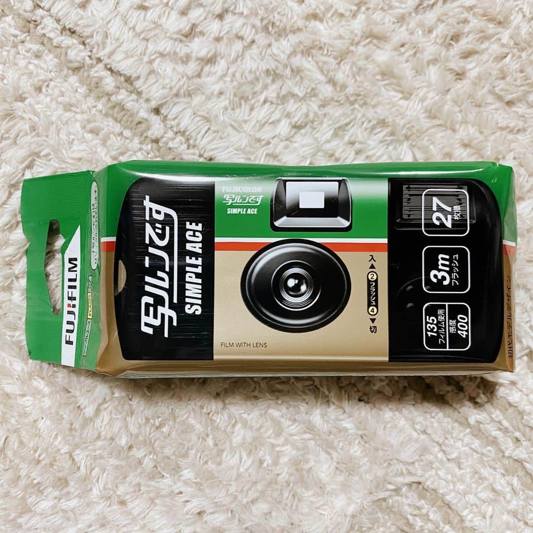のインスタグラム：「家の中で写ルンです📷🟢 #photobyaya#おうち時間#camera」