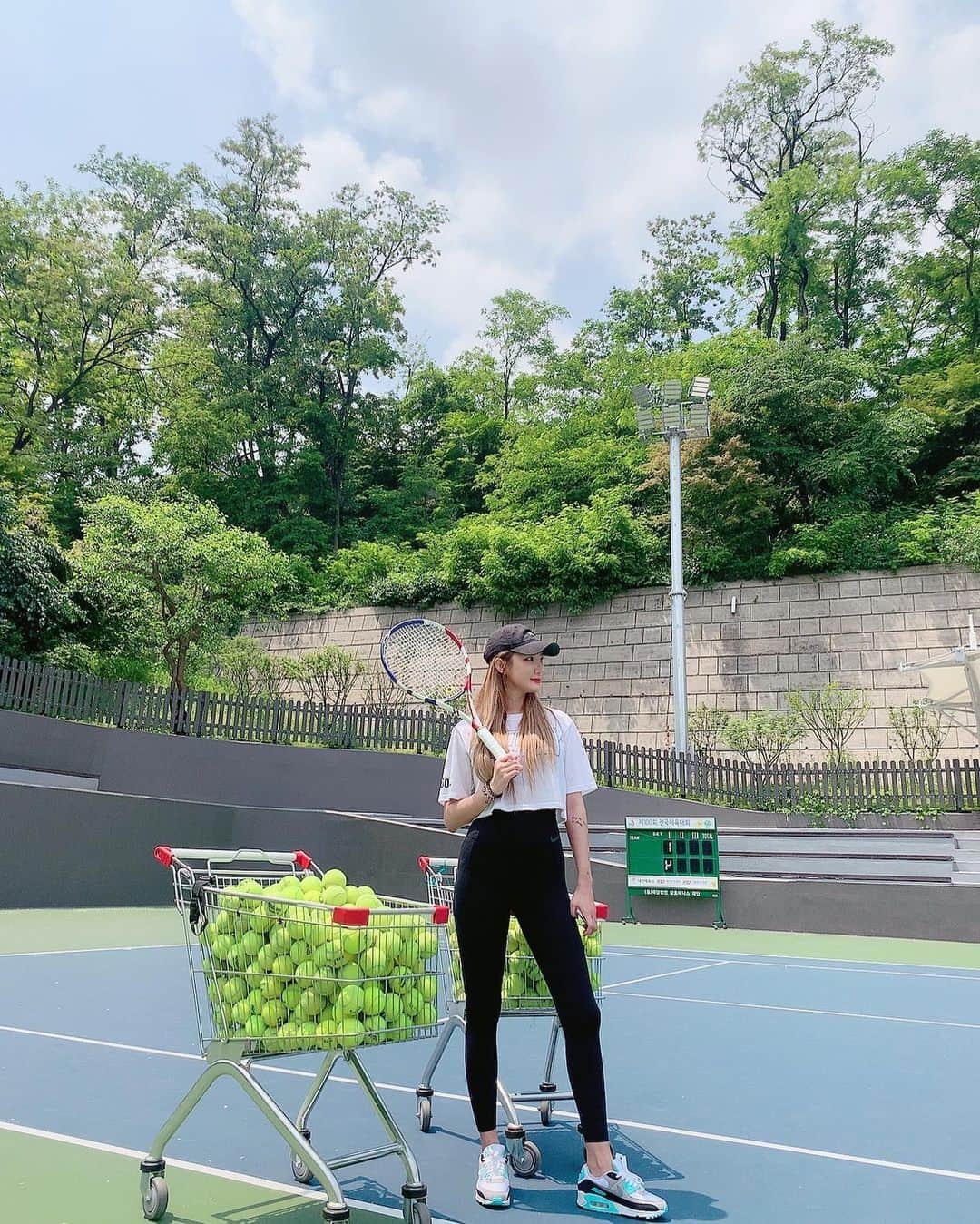 のインスタグラム：「🎾🦋😎」