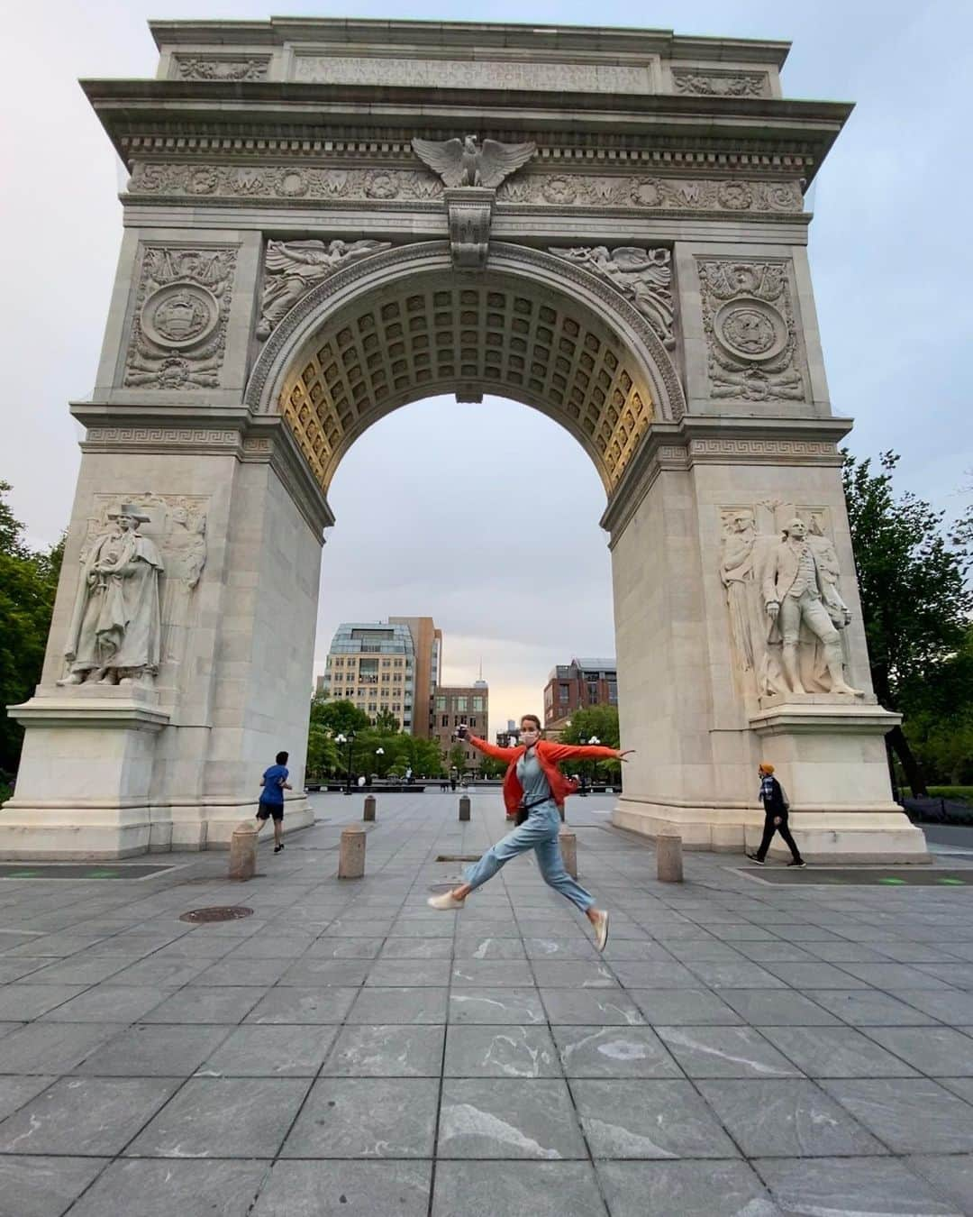 クリスティー・ターリントンさんのインスタグラム写真 - (クリスティー・ターリントンInstagram)「NYC, you still got it. This has been the longest I’ve been away from you since I was 17. Stay safe. #loveyourmask」5月24日 14時33分 - cturlington