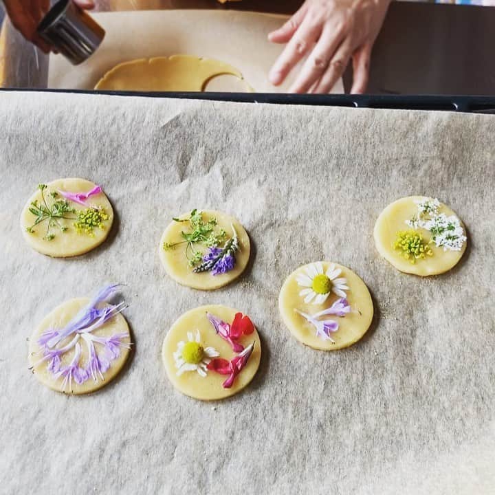 HiRAO INCのインスタグラム：「. Herbal Cookie  ハーブガーデンに咲いている ハーブの花のクッキー  @eatripsoil  @yurynomura」