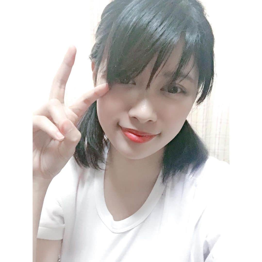 末房莉奈のインスタグラム：「おうち時間で自撮りばっかりしてるよ😱  #おうち時間 #自撮り女子 #りなちー」