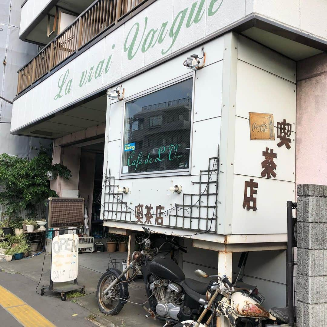 能町みね子さんのインスタグラム写真 - (能町みね子Instagram)「#喫茶メモ 板橋上宿 カフェドラヴォーグ/ 未入店/ いろいろと謎……。私みたいなものは入らなければならない」5月25日 0時15分 - nmcmnc