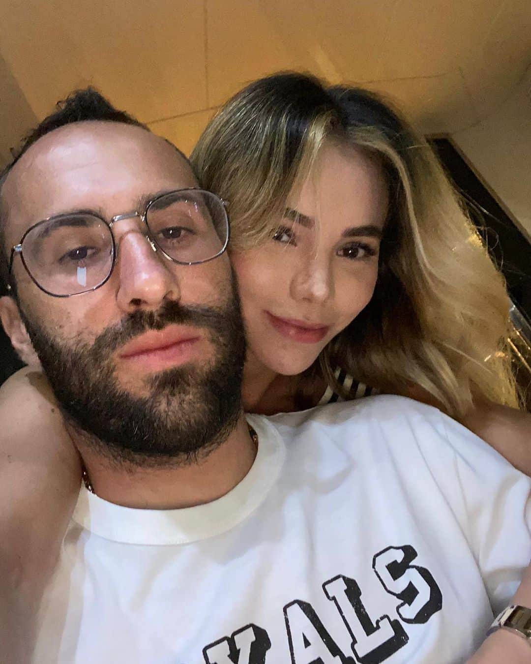 ダビド・オスピナのインスタグラム：「Que sean muchísimos más amor mío. ¡Te amo! 🎁🎂🌹」