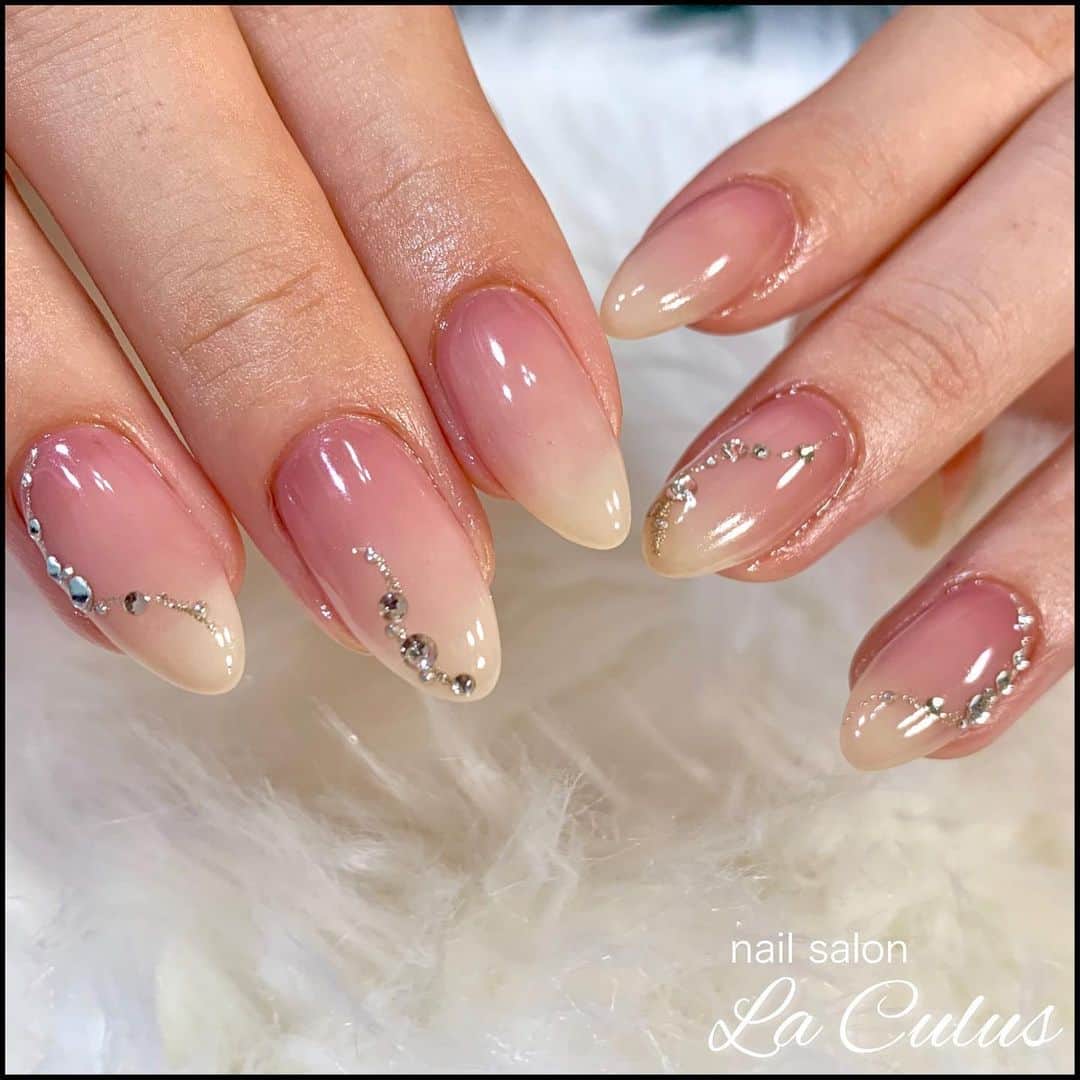 Mihoさんのインスタグラム写真 Mihoinstagram Nails 花びらネイルはいつだって人気が高い オフ込み1 5時間 丁寧ケア付き 1ヶ月以内のご来店で 500 引き キャンペーンデザインは適用外 Laculus お客様ネイル 花びらネイル ラベンダーネイル
