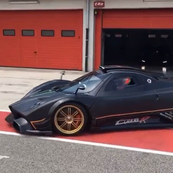 Dirk A. Productionsのインスタグラム：「Which racetrack around the world are you craving to get behind the wheel of a Pagani Zonda R at? 🔥🔊🏁 NÜRBURGRING Nordschleife is my pick! #Pagani #ZondaR #V12 #AMG #Imola #CarbonFiber #Racecar #Imola #Flyby #Wow #Video @gregb.23」