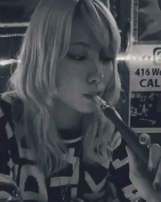 SHIZUKAのインスタグラム：「. こんな時代もあったなぁという気持ち . Me before the world has changed」