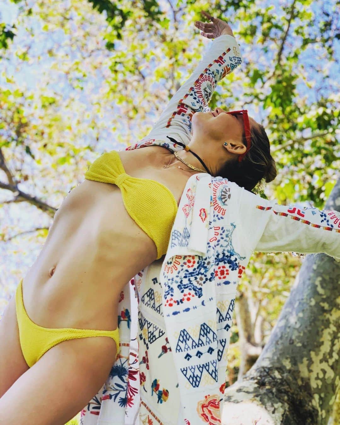 ケイト・ハドソンさんのインスタグラム写真 - (ケイト・ハドソンInstagram)「Oh how I worship you ☀️ #SundaySunshine  #BikiniWeatherInSoCal 👙」5月25日 0時48分 - katehudson