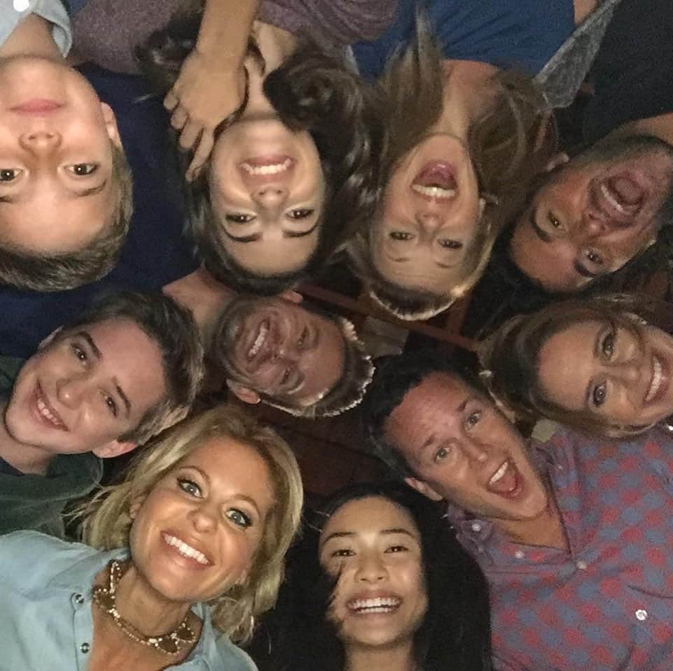 フラーハウスのインスタグラム：「Nothing but 💛 in this circle. 📸: @candacecbure」