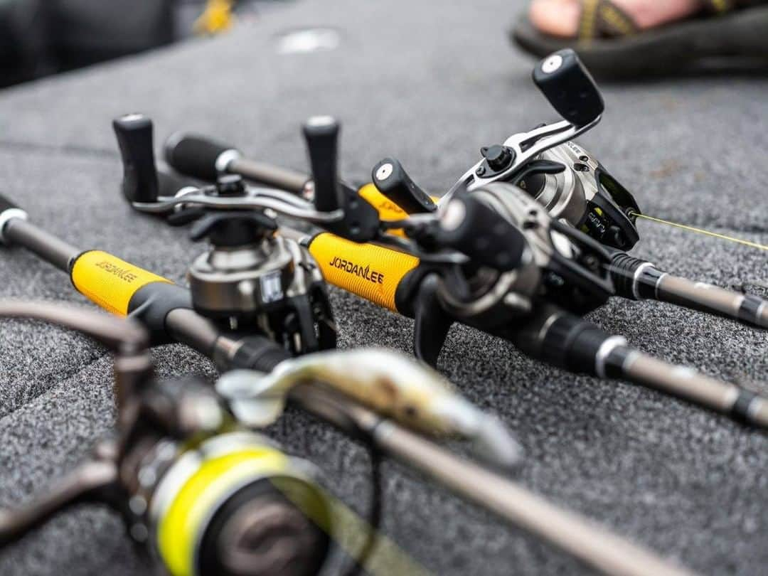 アブガルシアさんのインスタグラム写真 - (アブガルシアInstagram)「Designed by two time Bassmaster Classic winner Jordan Lee, the Abu Garcia Jordan Lee Combo is packed with iconic Abu Garcia features. The 6 bearings + 1 roller bearing, paired with the Rocket Line Management System and custom Winn grips make it easy to fish like Jordan Lee every time you're on the water. #AbuGarcia #AbuGarciaForLife #TheChamp」5月25日 1時15分 - abugarcia_fishing