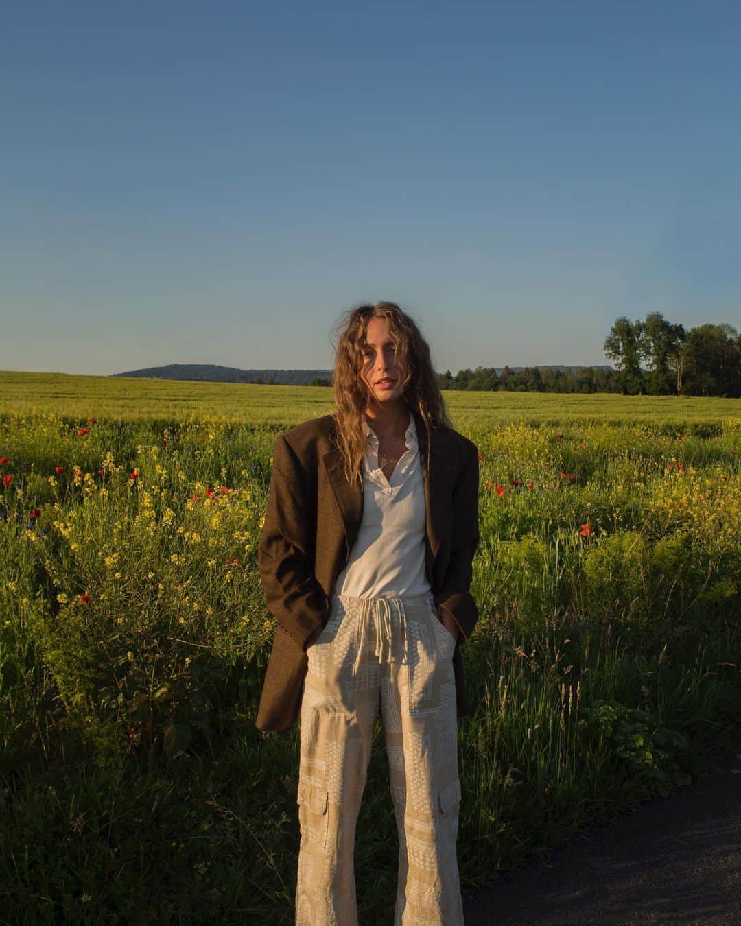 ベア・ハンソンのインスタグラム：「🌻🌞🌻」