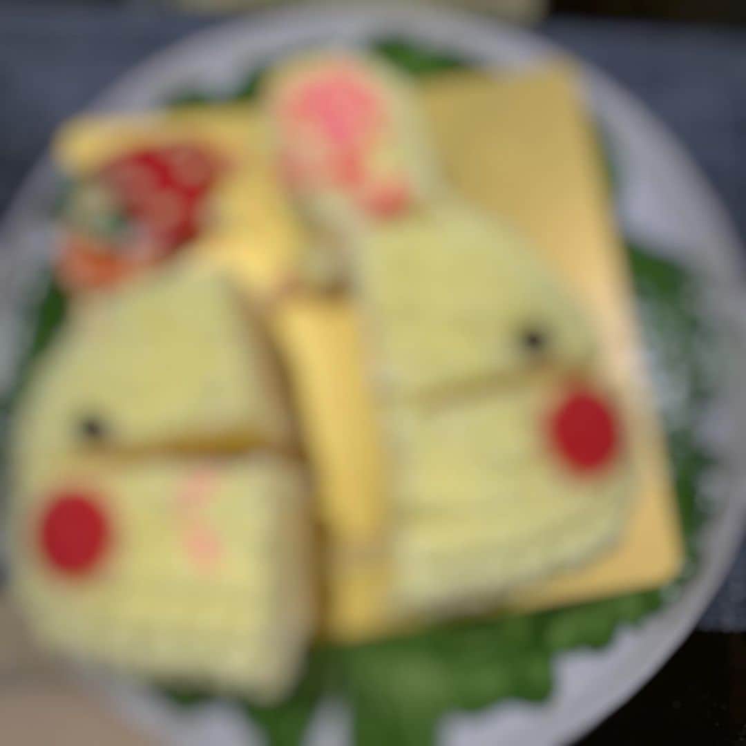 江口ともみさんのインスタグラム写真 - (江口ともみInstagram)「おかちゃんはその後別室に行ってもらい、美味しく頂きました😊💕 ちょっとお見せずらいのでぼかしを入れました。。。 #fumofumosan #フモフモさん #おかちゃんケーキ #美味しかった 本当にクリームとスポンジケーキの基本が美味しい✨ ありがとうございました💕☀️ @zenibako_lapetitepeche  @about_momochan」5月25日 1時38分 - tomomin.eguchi