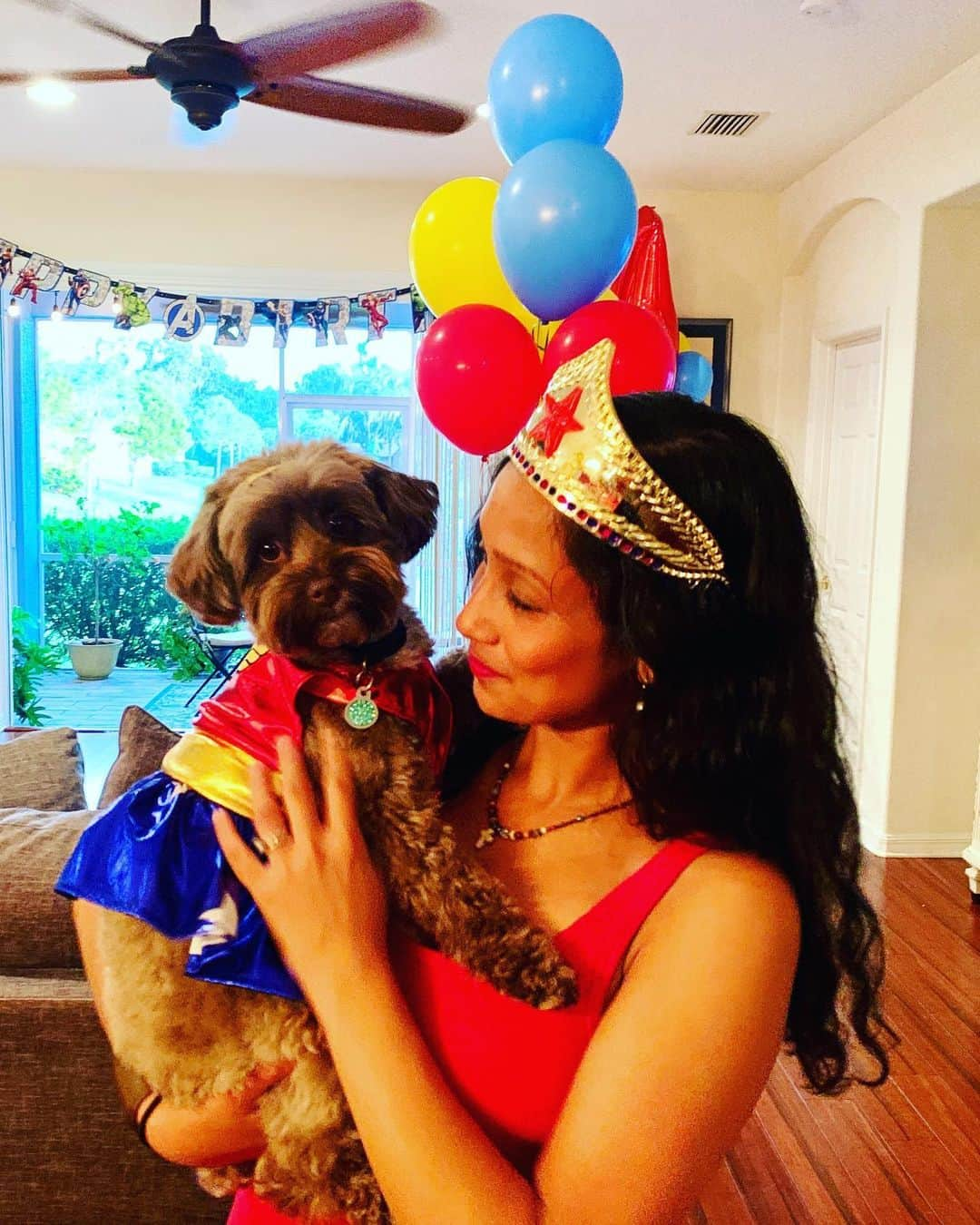 アマンダ・エボラのインスタグラム：「Riley Finn’s 4th Birthday Pawty!  Some things cannot be canceled. “Only love can truly save the World.” - Wonder Woman  #Smush #PawtyAnimals #Superheroes #SuperPups」