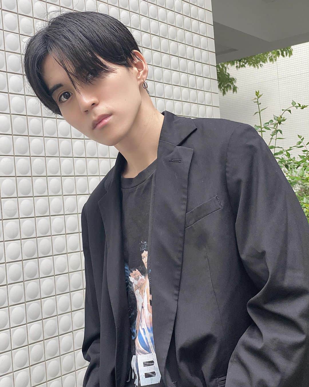 のインスタグラム：「最近外側のケアではなく身体の内側をケアする事を心がけていてそうすることによって肌も自然と綺麗になるし何より身体の状態もよくなる！  一石二鳥すぎて毎日が楽しい。  それを二週間近くやっていますが、かなり効果でてる。  不摂生な生活でも肌荒れしません。  これはみんなにも教えれるかもしれぬ。 当たり前の日常に一工夫することによって変われる。  また後日載せます！」