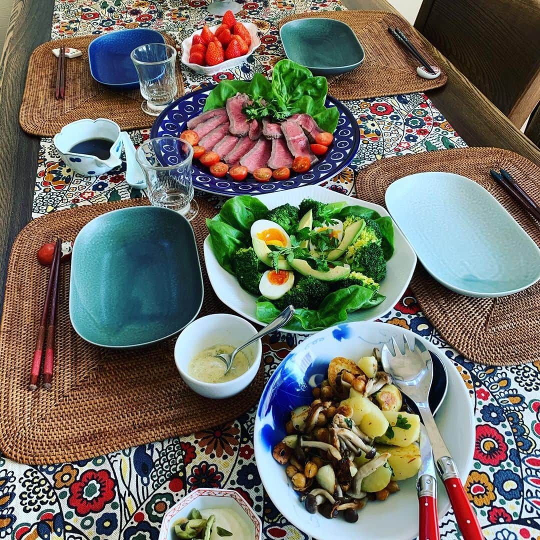 のインスタグラム：「里帰りから早1ヶ月✨今更ながら実家での母のお料理備忘録❤️洋食も多めな我が家🍴いつか作れるようになりたいな🙋‍♀️そして今は食べるために抱っこスクワットと腹筋始めました🙋‍♀️笑　筋肉が落ちてなかなか辛い💦😭少しずつ戻していきたいと思います😎💪#stayhome #homecooking #おうちご飯」