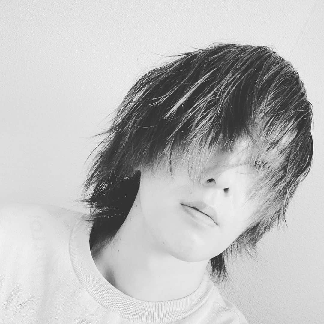 椿隆之さんのインスタグラム写真 - (椿隆之Instagram)「髪が伸び過ぎて　誰だか分からないです！  #ミドルロング  #伸びた　#髪  #her」5月24日 17時09分 - kibatsu3