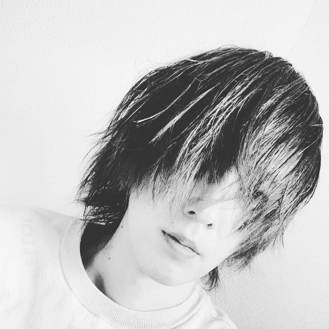 椿隆之さんのインスタグラム写真 - (椿隆之Instagram)「髪が伸び過ぎて　誰だか分からないです！  #ミドルロング  #伸びた　#髪  #her」5月24日 17時09分 - kibatsu3