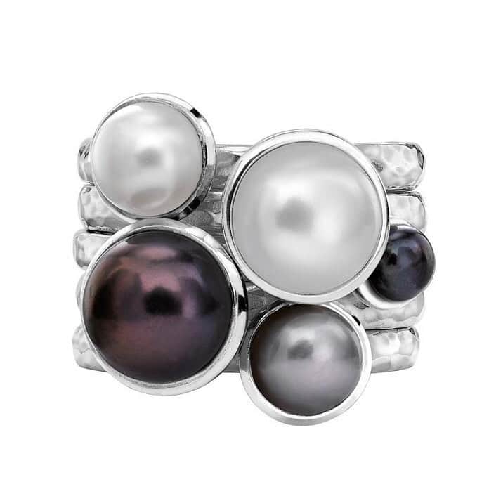 ダウアー&ホールさんのインスタグラム写真 - (ダウアー&ホールInstagram)「A Stack of Pearl Rings in the Making.  Elevate your style with a stack of pearl rings that is perfectly on point. Go for matching shades or pick and mix to your taste.  Plus get 20% of all pearls on the website till 7th June - use code PEARL20. . . #buylesschoosewell #buylessbuybetter #pearls #freshwaterpearls #baroquepearls #pearljewelry #pearljewellery #pearlrings #Jewellerygram #instajewellery #Jewellerybrand #Jewellerytrends #jewelleryjunkie #futureheirlooms  #jewellerylover  #alternativebridal #ethicalluxury #londonjeweller #artisanmade  #roughluxe  #bohostyle #jewelleryblog #jewelleryaddict  #jewellerydesigner」5月24日 17時21分 - dowerandhall