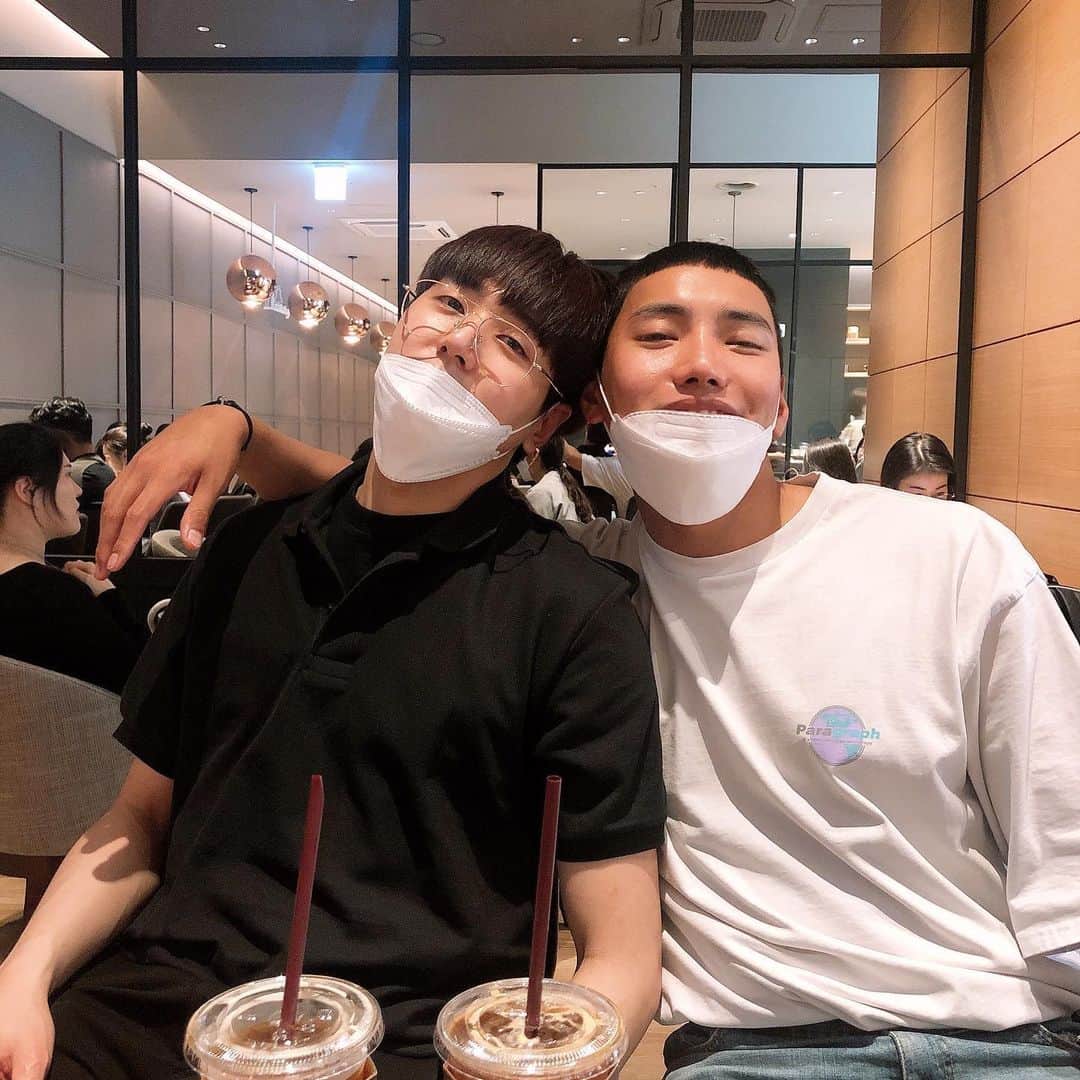 シンバのインスタグラム：「#navy #hi #👤」