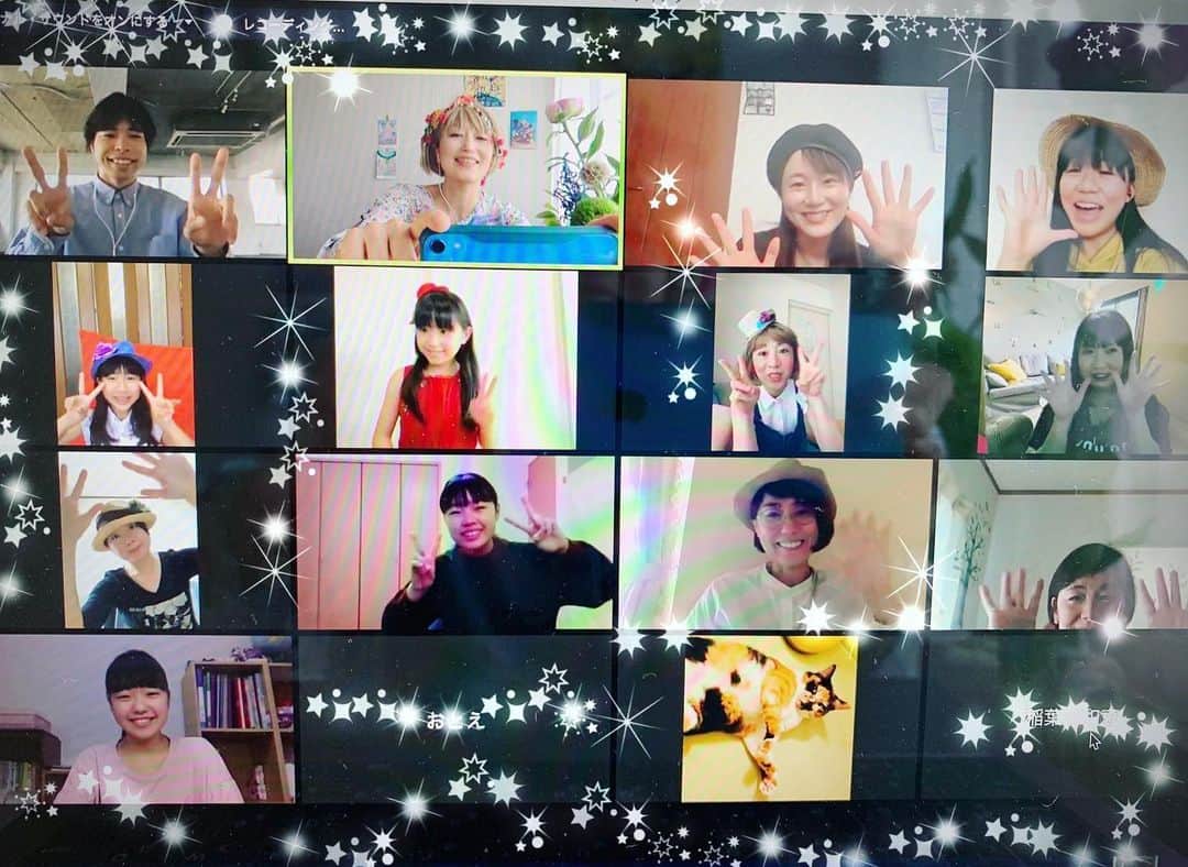 広崎うらんのインスタグラム：「zoomトークイベント『週末のAT』とインスタLIVEにご参加頂いた皆様！自粛解除された（関東はまだ）こんな久々のお天気の良き日曜日に、お茶会に参加頂いて、本当にありがとうございました❣️皆さんが順次退出する時に写真撮影しちゃったから写ってない方ごめんなさい🙏！暑い中ずっと室内でお帽子も被って頂きありがとう🥰　#薔薇色の帽子 だらけでしたね🌹✨ 僕、後で保存しようと思ったら、LIVEの動画やっぱ消えてもうた🤣すんません！後から見ようと思った方！本当にごめんなさい😭！！！！！！ 富永愛ちゃんみたいにスムーズに使いこなしたいっす😩😩😩 ストレッチタイムも、使ってるスキンケアとかも用意していたのに、ぜんっぜんそんな時間なかったっす😂😂😂😂😂 でも、濃い1時間15分でした❤️皆んなとお顔合わせて話が出来て嬉しかった😍また、出来たら👍✨ 夜明けは近いぜよ🌈  #zoom  #浅井信好 #広崎うらん #アフタヌーンティー #baraironoboushi」
