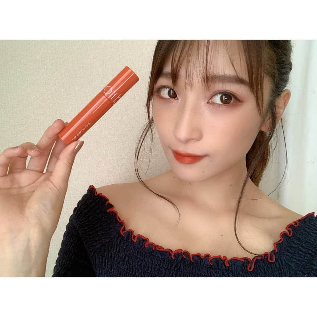 二瓶有加さんのインスタグラム写真 - (二瓶有加Instagram)「. 今日のメイク👩🏻‍🦰🍊 . . #韓国コスメ　#CLIO #アイシャドウパレット　#コーラルトーク #ロムアンド　#romand #juicylastingtint #08 #アップルブラウン　#コーラルメイク　#オレンジメイク　#夏メイク　#お気に入りコスメ　#プチプラコスメ」5月24日 17時25分 - niheeeey.pink1020