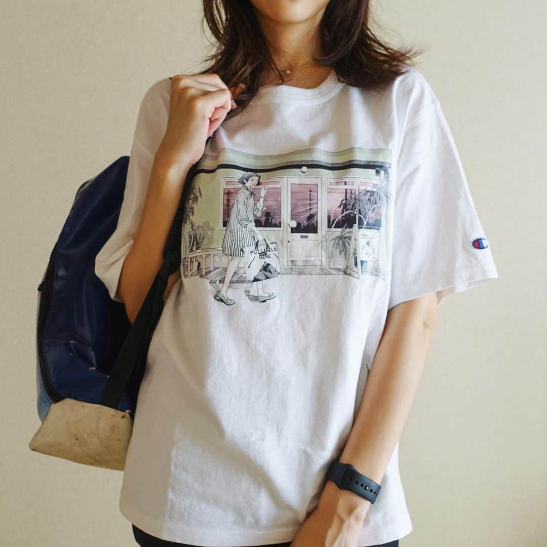 のインスタグラム：「2020.05.24 今日のコーデ！(というかTシャツ . @cafe884 × @joh_dai さんのコラボTシャツ👕 . 結局cafe884にはまだ1度も行けていない😂 色々落ち着いたら、ハヤシライス食べに行くぞ…！ . 今日は運動がてら 2ヶ月ぶりにいつものルートを歩いたんだけど、 これまで難なく歩ける距離だったのに なんかめっちゃ疲れた…😨 (運動不足が響いている…) . キャップは昨年ディズニーランドで買ったもの。 よく見たらMickey Mouseって書いてる🙄笑。 ...... #ootd #fashion #tシャツ #Tシャツコーデ #夏コーデ #キャップ女子 #frtg #今日はぐっすり眠れそう」