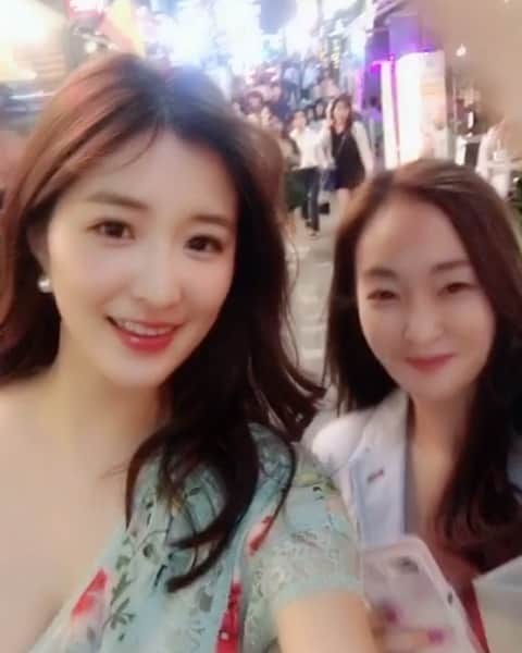 のインスタグラム：「2年前の梨泰院✨早くまた梨泰院に行きたい😭❤️ 留学中よく行っていた街☺️昼と夜で街の雰囲気が変わる独特な街✨昼はオシャレなカフェやブティック、夜は人がたくさんで賑やかです☺️ 이태원 가고싶어~! 언니 보고싶어~~ㅠㅠ  #梨泰院　#梨泰院クラス　#이태원클라쓰 #이태원」