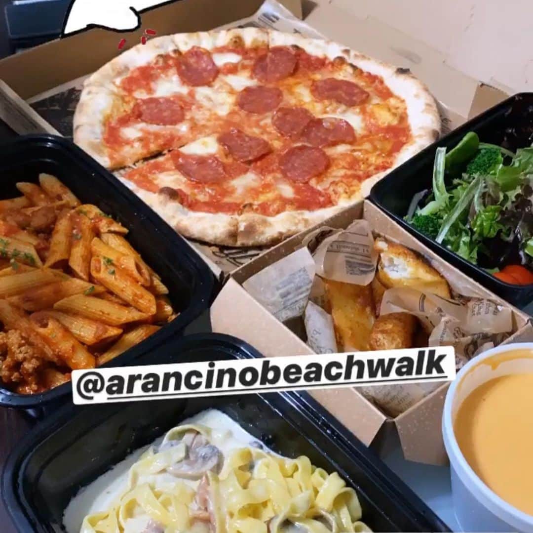 Arancino On Beachwalkさんのインスタグラム写真 - (Arancino On BeachwalkInstagram)「🤙🏽🇮🇹❤️GRAZIE HAWAII! Feels so good to be back & we are humbled by the love from our Kama’aina guests! [take out Wed~Sun 11:30am-7:30pm / delivery via Bite Squad]. #arancinobeachwalk #arancino #italian #foodagogo #hawaii #italianrestaurant #eatlocal #イタリア #oahu#pizza #pasta #🍕#hawaiisbestkitchens #honolulu #honolulumagazine #808 #hinowdaily #frolichawaii #アランチーノビーチウォーク #アランチーノ #イタリアン #ハワイ #おいしい #ホノルル #haleainaawards #cheese #ハワイ旅行 #ハワイ大好き #パスタ #テイクアウト」5月24日 17時51分 - arancinobeachwalk