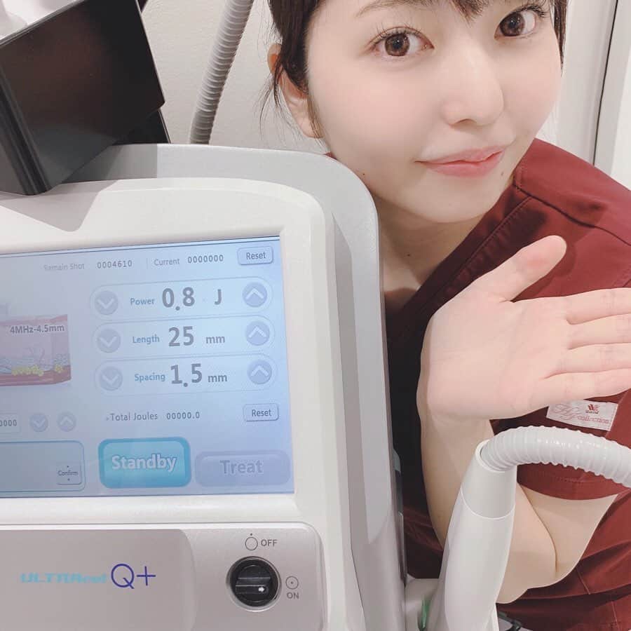 東京美容外科公式さんのインスタグラム写真 - (東京美容外科公式Instagram)「. 東京美容外科梅田院です🏥. . お悩み別おすすめMENUのご紹介🖤. ✔️たるみが気になる… ✔️顎下が二重顎だ… ✔️顔小さくならないかなぁ.とゆう方へ. . 今回は数あるレーザー治療の中から、 【❤️ウルトラセルQプラス❤️】. についてご紹介させて頂きます. . よく耳にする「HIFU( #ハイフ )」ってなに？.にお答えします👀 . ☑︎表情筋を覆ってる筋膜層(スマス筋)に熱を加えてリフトアップをしていくレーザーです💋 また脂肪層・真皮層にもアプローチできるのでたるみだけではなく小顔効果もあります😍. . 🔺従来のHIFUは痛みが強いと言われてましたが当院のレーザーは殆んど痛みなく受けて頂けます❗ . . . 💰価格についてはHP参照 ⏰20分〜30分 😲ダウンタイムほぼなし 🏥最短3ヶ月に1回ペース. ﻿. ======================== ▫️＋α▫️. ヒアルロン酸注入や糸リフトなど他の施術との組み合わせがおすすめ！ ========================. 気づいた時、悩んでいる時が受け時！「やっとけばよかった」を一緒に解消してくれるのは、梅田院1のベビーフェイスナースです👩🏼‍⚕️💉. 心よりお待ちしております💗. . . . ポイントカードお持ちの方！ 施術、物販10%offです💋. またポイントでの物販購入も可能ですので、お気軽にお問い合わせ下さいませ☺️💓 ※ポイント使用の場合は10%offは適用外です. . . . 🌟WEBカウンセリング受付中🌟 . =========🎁お問い合わせはこちら🎁=========. 詳しくはプロフィールのURLから公式サイトへ♪ ▼フリーダイヤル▼ 0120-658-958 （コールセンター受付時間:9:00～21:00） ▼LINE予約▼ @ tkc110 ======================== #東京美容外科#東京美容外科梅田院#美容整形#整形#美活#美容#美容外科#美意識#美容皮膚科#大阪#美容外科医#webカウンセリング#おうち時間#郵送対応中#スキンケア#皮膚科#ドクターズコスメ#美容外科スタッフ#美肌治療#美白ケア#SRSマスク#成長因子#成長因子パック#ハリ感アップ#受付嬢#美容クリニック受付#ウルトラセルqプラス#ハイフ#タルミ」5月24日 17時53分 - tokyobiyougeka_jimukyoku