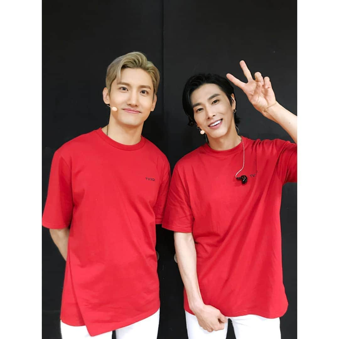 東方神起さんのインスタグラム写真 - (東方神起Instagram)「We are T! - 'Beyond the T'에 함께 해주신 여러분 모두 감사합니다🍓🍑 - Thank you for enjoying 'Beyond the T' with us 🍓🍑 - #TVXQ_BeyondLIVE #동방신기 #TVXQ! #東方神起 #Beyond_LIVE #Beyond_the_T #BeyondLIVE #NAVER #VLIVE」5月24日 17時54分 - tvxq.official