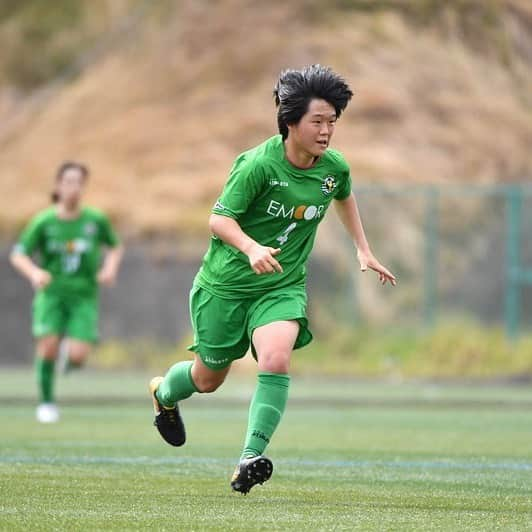 東京ヴェルディさんのインスタグラム写真 - (東京ヴェルディInstagram)「多くの日本女子代表選手が輩出してきた、日テレ・東京ヴェルディベレーザのアカデミー。メニーナ、そして2012年立ち上げのセリアス。﻿ ﻿ 所属選手のアカデミー時代を、秘蔵写真と思い出コメントで振り返る好評企画🐸！﻿ ﻿ 最終回は、伊藤彩羅選手のメニーナ時代🌱（2014〜19年）﻿ 🏆全日本女子ユースサッカー選手権大会：優勝 2回（2014、2018年）﻿ ●伊藤彩羅選手が語る、アカデミー時代の思い出🔻﻿ 中学1年生のときの藤枝遠征で、当時メニーナの監督だった俊さん(現:ちふれＡＳエルフェン埼玉GM)に「センターバックをやってみないか」と言われたのがきっかけで、初めてセンターバックをやったことが印象に残っています。この経験が自分自身のプレーの幅を広げてくれました！﻿ メニーナ時代は6年間で3人の素晴らしい監督とサッカーができて、とにかく楽しかったです。﻿ ﻿ #伊藤彩羅﻿ #日テレメニーナ﻿ #全日本女子ユースサッカー選手権大会優勝﻿ #beleza﻿ #ベレーザ #日テレベレーザ #日テレ東京ヴェルディベレーザ #東京 #tokyo﻿ #stayhome﻿ #stayathome﻿ #おうちでヴェルディ #おうちでベレーザ」5月24日 17時54分 - tokyo_verdy