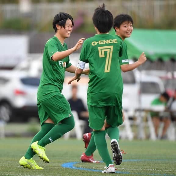 東京ヴェルディさんのインスタグラム写真 - (東京ヴェルディInstagram)「多くの日本女子代表選手が輩出してきた、日テレ・東京ヴェルディベレーザのアカデミー。メニーナ、そして2012年立ち上げのセリアス。﻿ ﻿ 所属選手のアカデミー時代を、秘蔵写真と思い出コメントで振り返る好評企画🐸！﻿ ﻿ 最終回は、伊藤彩羅選手のメニーナ時代🌱（2014〜19年）﻿ 🏆全日本女子ユースサッカー選手権大会：優勝 2回（2014、2018年）﻿ ●伊藤彩羅選手が語る、アカデミー時代の思い出🔻﻿ 中学1年生のときの藤枝遠征で、当時メニーナの監督だった俊さん(現:ちふれＡＳエルフェン埼玉GM)に「センターバックをやってみないか」と言われたのがきっかけで、初めてセンターバックをやったことが印象に残っています。この経験が自分自身のプレーの幅を広げてくれました！﻿ メニーナ時代は6年間で3人の素晴らしい監督とサッカーができて、とにかく楽しかったです。﻿ ﻿ #伊藤彩羅﻿ #日テレメニーナ﻿ #全日本女子ユースサッカー選手権大会優勝﻿ #beleza﻿ #ベレーザ #日テレベレーザ #日テレ東京ヴェルディベレーザ #東京 #tokyo﻿ #stayhome﻿ #stayathome﻿ #おうちでヴェルディ #おうちでベレーザ」5月24日 17時54分 - tokyo_verdy