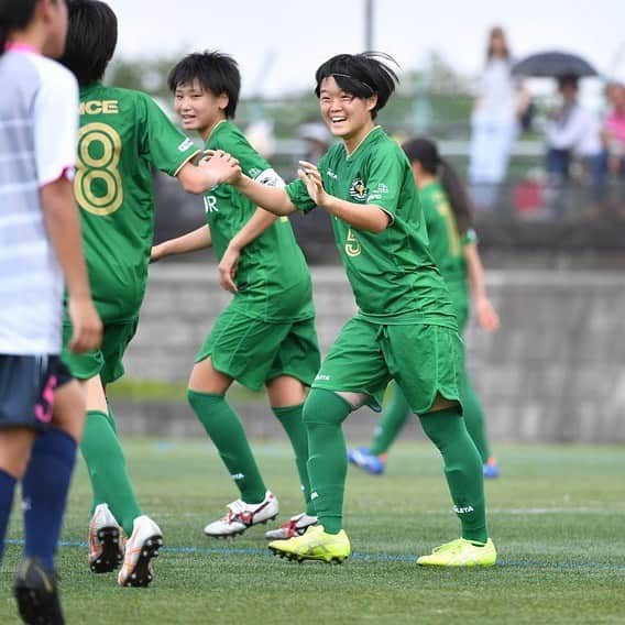 東京ヴェルディさんのインスタグラム写真 - (東京ヴェルディInstagram)「多くの日本女子代表選手が輩出してきた、日テレ・東京ヴェルディベレーザのアカデミー。メニーナ、そして2012年立ち上げのセリアス。﻿ ﻿ 所属選手のアカデミー時代を、秘蔵写真と思い出コメントで振り返る好評企画🐸！﻿ ﻿ 最終回は、伊藤彩羅選手のメニーナ時代🌱（2014〜19年）﻿ 🏆全日本女子ユースサッカー選手権大会：優勝 2回（2014、2018年）﻿ ●伊藤彩羅選手が語る、アカデミー時代の思い出🔻﻿ 中学1年生のときの藤枝遠征で、当時メニーナの監督だった俊さん(現:ちふれＡＳエルフェン埼玉GM)に「センターバックをやってみないか」と言われたのがきっかけで、初めてセンターバックをやったことが印象に残っています。この経験が自分自身のプレーの幅を広げてくれました！﻿ メニーナ時代は6年間で3人の素晴らしい監督とサッカーができて、とにかく楽しかったです。﻿ ﻿ #伊藤彩羅﻿ #日テレメニーナ﻿ #全日本女子ユースサッカー選手権大会優勝﻿ #beleza﻿ #ベレーザ #日テレベレーザ #日テレ東京ヴェルディベレーザ #東京 #tokyo﻿ #stayhome﻿ #stayathome﻿ #おうちでヴェルディ #おうちでベレーザ」5月24日 17時54分 - tokyo_verdy