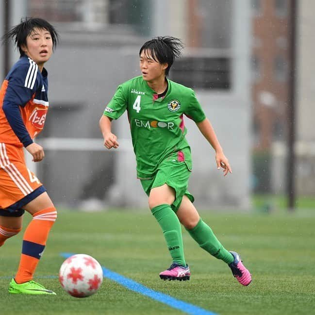 東京ヴェルディさんのインスタグラム写真 - (東京ヴェルディInstagram)「多くの日本女子代表選手が輩出してきた、日テレ・東京ヴェルディベレーザのアカデミー。メニーナ、そして2012年立ち上げのセリアス。﻿ ﻿ 所属選手のアカデミー時代を、秘蔵写真と思い出コメントで振り返る好評企画🐸！﻿ ﻿ 最終回は、伊藤彩羅選手のメニーナ時代🌱（2014〜19年）﻿ 🏆全日本女子ユースサッカー選手権大会：優勝 2回（2014、2018年）﻿ ●伊藤彩羅選手が語る、アカデミー時代の思い出🔻﻿ 中学1年生のときの藤枝遠征で、当時メニーナの監督だった俊さん(現:ちふれＡＳエルフェン埼玉GM)に「センターバックをやってみないか」と言われたのがきっかけで、初めてセンターバックをやったことが印象に残っています。この経験が自分自身のプレーの幅を広げてくれました！﻿ メニーナ時代は6年間で3人の素晴らしい監督とサッカーができて、とにかく楽しかったです。﻿ ﻿ #伊藤彩羅﻿ #日テレメニーナ﻿ #全日本女子ユースサッカー選手権大会優勝﻿ #beleza﻿ #ベレーザ #日テレベレーザ #日テレ東京ヴェルディベレーザ #東京 #tokyo﻿ #stayhome﻿ #stayathome﻿ #おうちでヴェルディ #おうちでベレーザ」5月24日 17時54分 - tokyo_verdy