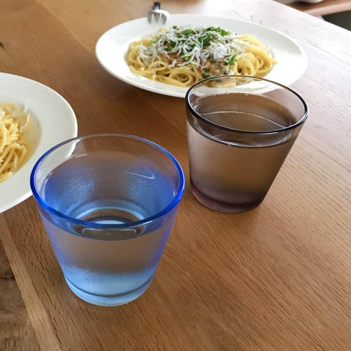 フリーデザインさんのインスタグラム写真 - (フリーデザインInstagram)「. 朝一杯のお水から1日3食の食事まで、日常使いしたい「カルティオタンブラー（イッタラ/iittala）」。朝食の牛乳、おにぎりと麦茶、カレーとお冷や、など毎日の食事に最適な容量。そして繊細すぎない厚みと中身を感じることのできる絶妙な色合いもカルティオの魅力のひとつではないでしょうか。お子様との賑やかな食卓も大人の晩酌も、お好みの色をお選びください。 . . ▼詳細はプロフィールのリンクからご覧いただけます。 → @freedesign_jp . 【取扱店舗】 #フリーデザインオンラインショップ . #カルティオタンブラー #カルティオ #kartio #イッタラ #iittala #madeinfinland #カイフランク #暮らしを楽しむ #暮らしの道具 #シンプルな暮らし #シンプルライフ #丁寧な暮らし #フリーデザイン #freedesign #雑貨店 #雑貨屋 #インテリアショップ #吉祥寺 #kichijoji」5月24日 18時00分 - freedesign_jp