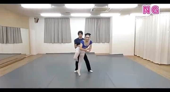 のインスタグラム：「リアルすぎる#バレエあるある　パドドゥ編💃🕺です  お相手は今バレエ界で1番キテる トップオブトップ・プロバレエダンサーの 有馬様 @kazuyaarima  いやプロ相手になにさせてんねん！  全編が気になる方は YouTube『けっけちゃんねる』へGO  #有馬和弥 #プロバレエダンサー  #バレリーナあるある #バレエダンサーあるある #細かすぎて伝わらないモノマネ #吉本新喜劇#吉本坂46  #松浦景子#松浦景子バレエ #クラシックバレエ #バレリーナ#バレエ#バレエダンサー#芸人 #バレエ芸人#バレリーナ芸人 #バレエコンクール #バレエ大好き #バレリーナあるある #バレエ動画#balletcompetition  #balletvideo#balletvideos  #pasdedeux #パドドゥ  #グランパドドゥ #ピルエット #バレエ男子#バレエ王子#balletboy」