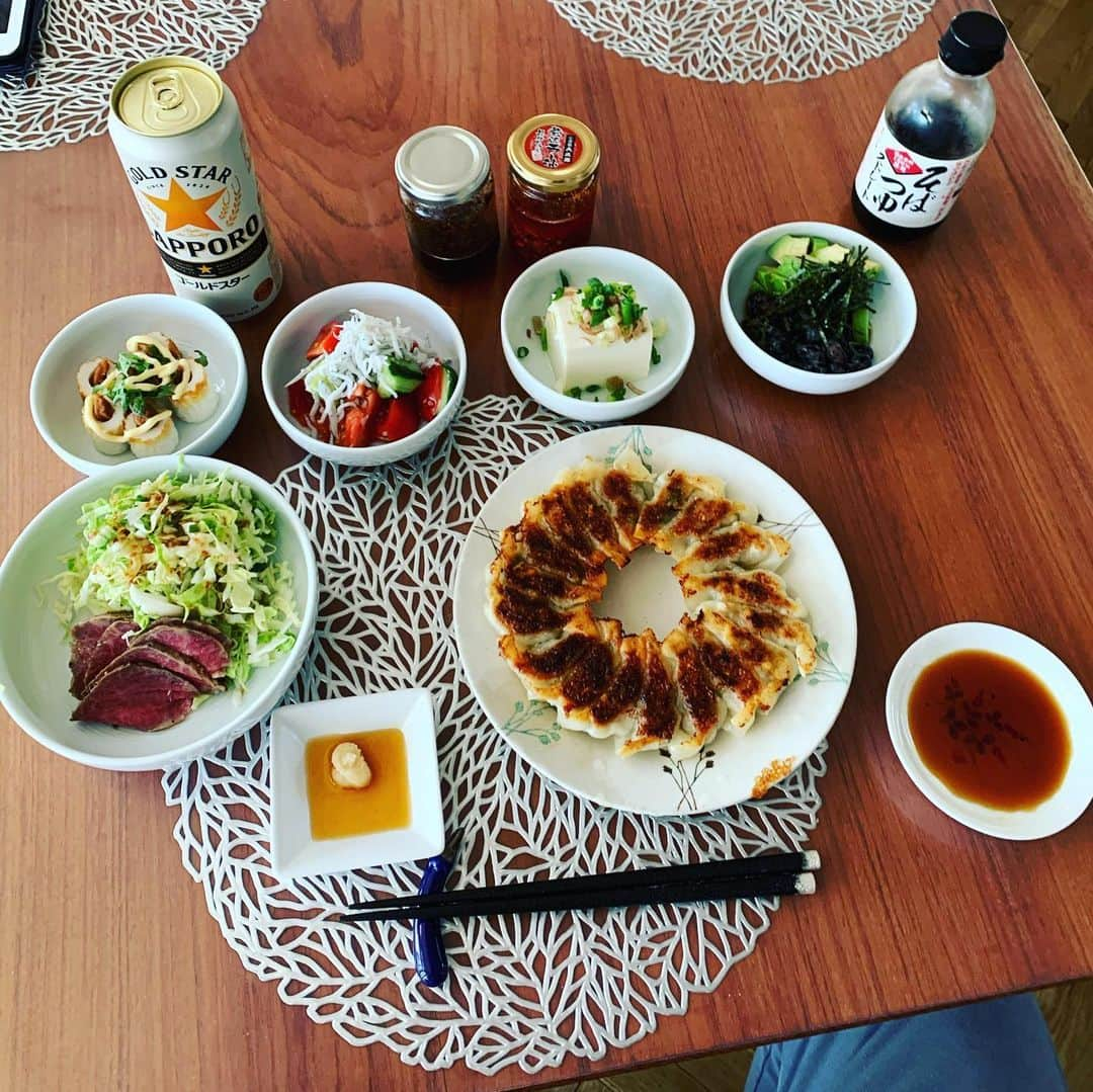 金村義明さんのインスタグラム写真 - (金村義明Instagram)「晩酌スタート！伊丹空港近くのかどや飯店の名物餃子！アボガド黒豆納豆！心斎橋大成閣食べるラー油冷奴！徳島フルーツトマトしらす胡瓜の麹マリネ！ 竹輪梅しそ！大貫の焼飯もつまみになるわ！」5月24日 18時17分 - yoshiaki_kanemura