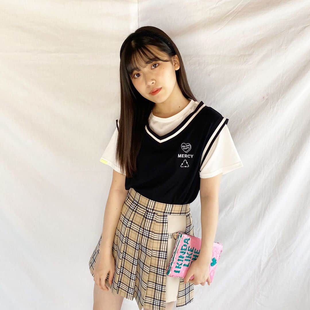 新潮社 ニコラ さんのインスタグラム写真 新潮社 ニコラ Instagram 王道韓国ガールをイメージしたコーデです スカートは切り返しになっていたり 少し一癖あるのがポイントになってます Tops Skirt Pink Latte Headband Pecoclub 小林花南 カナミ