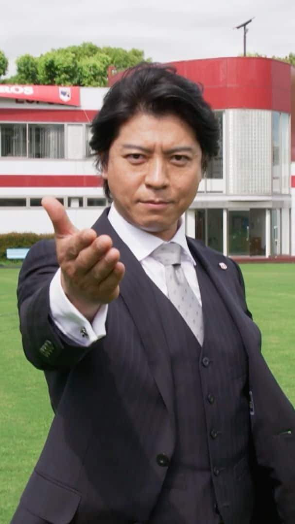 TBS日曜劇場「ノーサイド・ゲーム」のインスタグラム：「秘蔵映像ラストです‼️ 豪華キャスト勢揃いのアストロズ応援歌。  打ち上げVTRでスタッフ・キャストのためだけに撮影の合間で作られた 豪華キャスト勢揃いの映像をこっそり公開です👀  #ご協力ありがとうございました✨ #島本社長最高です❤️ #夜８時が見逃せない」