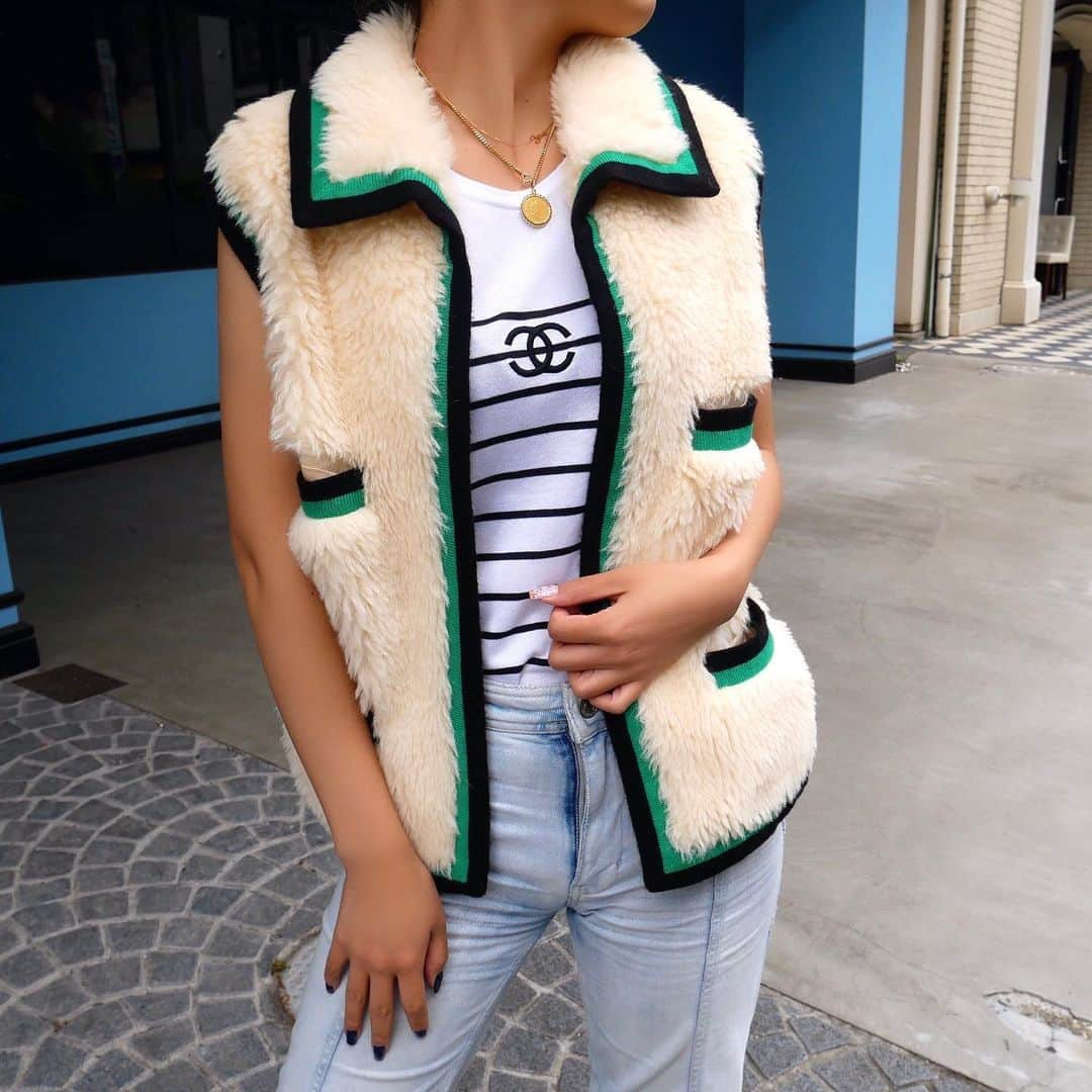 Vintage Brand Boutique AMOREさんのインスタグラム写真 - (Vintage Brand Boutique AMOREInstagram)「Rare find ++++ Vintage Chanel alpaca fur vest from 1994. Size 42. 📌On website search for AO25817. ▶︎Free Shipping Worldwide✈️ ≫≫≫ DM for more information 📩 info@amorevintagetokyo.com #AMOREvintage #AMORETOKYO #tokyo #Omotesando #Aoyama #harajuku #vintage #vintageshop #ヴィンテージ #ヴィンテージショップ #アモーレ #アモーレトーキョー #表参道 #青山 #原宿#東京 #chanel #chanelvintage #vintagechanel #ヴィンテージ #シャネル #ヴィンテージシャネル #シャネルヴィンテージ #amorewardrobe #アモーレワードローブ」5月24日 18時56分 - amore_tokyo