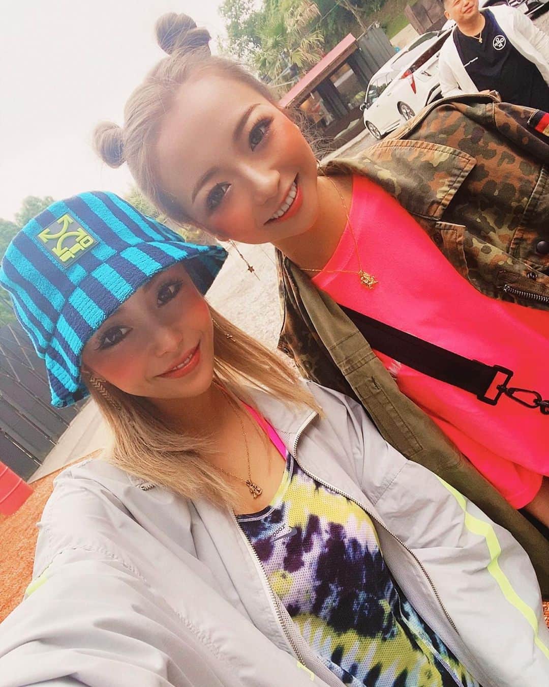 のインスタグラム：「☺︎ちゃんみたいににこにこしてるやすな❤️怒ると837から893に変身するんだからね😈💋笑 .  この日も昼間からずーっと笑って笑い死んだ1日🤣💛 .  マシュマロに感動した覚えがあります🤍 .  #BBQ#happyhappyeveryday  #837❤️#大好き❤ #マシュマロふわふわ #さくらんぼアイス #みんな本当にいい人ばかり🥺 #出会いに感謝🙏💕」