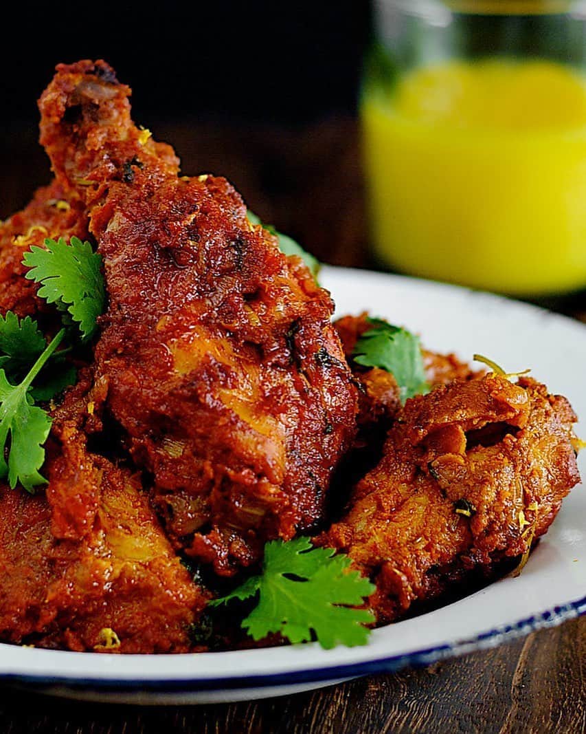 鄭碧瑩のインスタグラム：「MIL’s Ayam Masak Merah . Wishing all our Muslim friends Eid Mubarak and Maaf Zahir Batin. We haven’t made @magesmuthiahvelan’s ayam masak merah for a long time but you can give it a shot if you haven’t already found a good recipe.  We miss visiting our friends during this period obviously but I’m sure they miss spending time with their families more. #stayhome and #staysafe everyone! . . . #ayammasakmerah #eidmubarak #malaysianfood #malayfood #homecooking #sgcircuitbreaker #cookmore #sghomecooks #sghomecooking #raya2020」