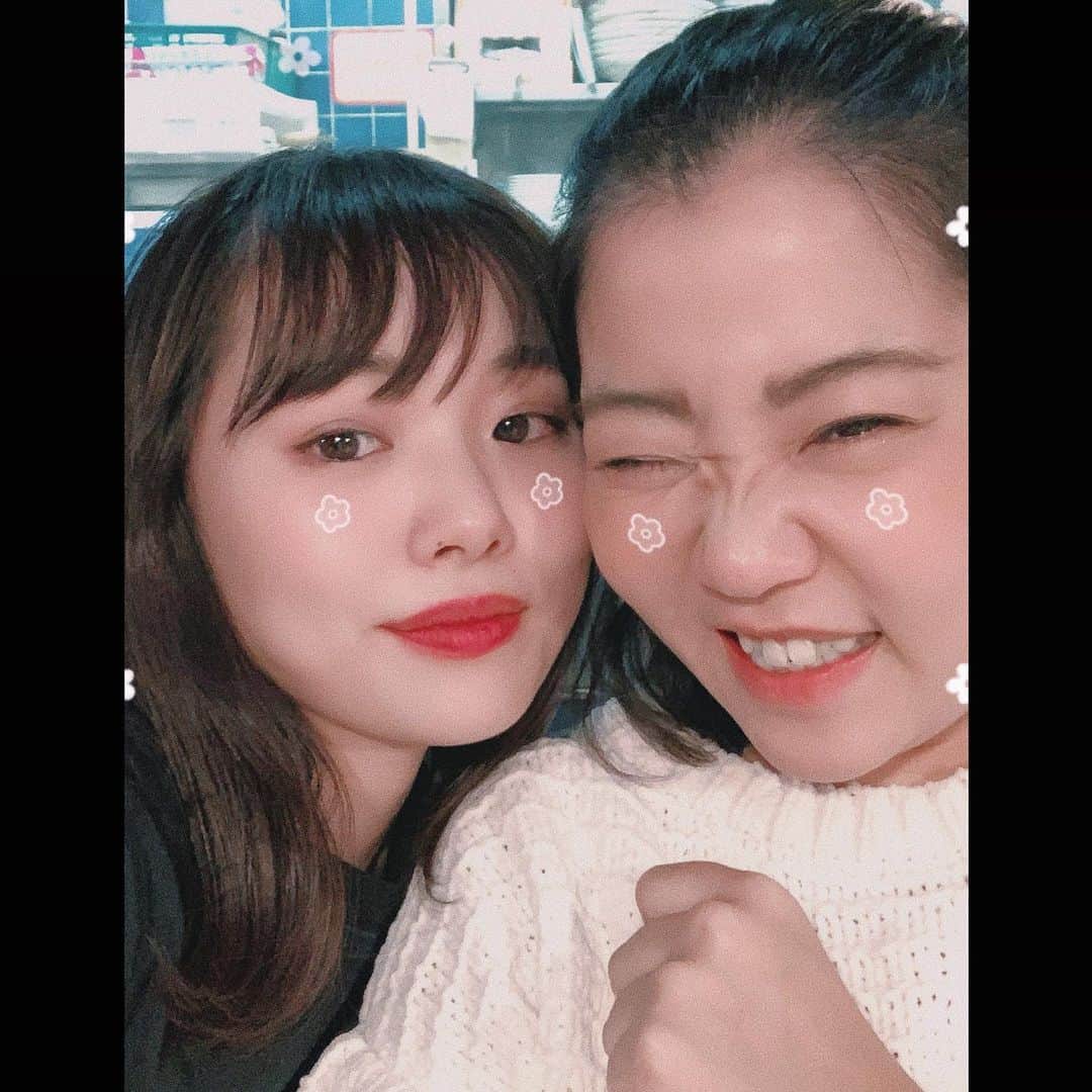 sayocoのインスタグラム：「最近オンラインでかまってくれる姉様👩‍❤️‍💋‍👩💞💻 居酒屋でワイワイしたい〜😭 #童顔」
