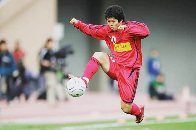 大前元紀のインスタグラム：「選手権の時の写真⚽️ インターハイが無くなり残念で寂しいです。  在校生はもっと辛い思いをしてると思いますが冬の選手権に向けて頑張って欲しいと思います！！！ 僕たちも大変な状況ですが、今できることをやり未来に繋げて行きたいと思います！  頑張ろー！！！ #インターハイ #選手権 #流経  #サッカー部 #他にもいっぱいチームメイトいるけどタグ付けできない #わからない #ごめんね #頑張ろう #大前元紀 #比嘉祐介 #田口泰士 #16頑  #顔 #きも」