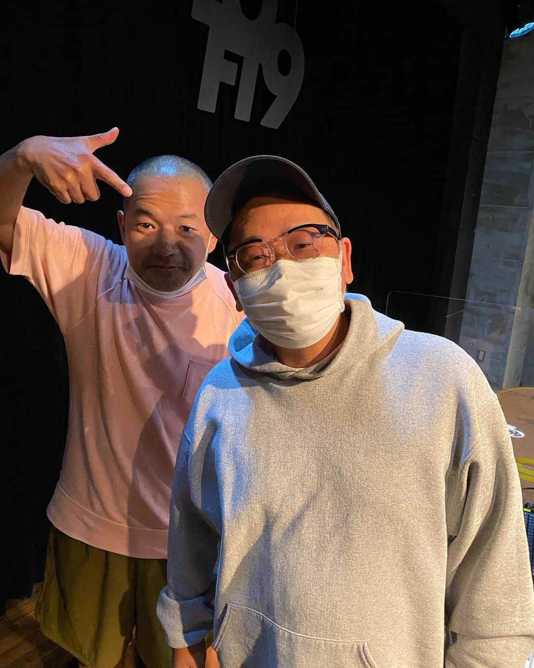大根仁のインスタグラム：「間もなく始まるテレビマンズ初めての無観客配信ライブ。こんなカンジでセッティング中。ロフトのサイトからチケット購入できます。ぜひご覧くださいー。https://t.co/Wm0clUGHRR」