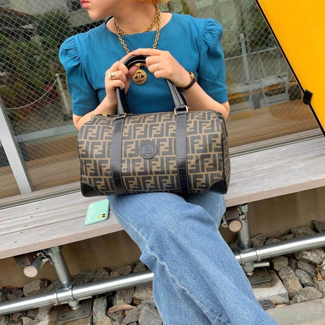 vintage Qooさんのインスタグラム写真 - (vintage QooInstagram)「🙈🍫 ONLINE NOW : 10%OFF + FREE SHIPPING #fendi #vintageqoo」5月24日 19時27分 - vintageqoo