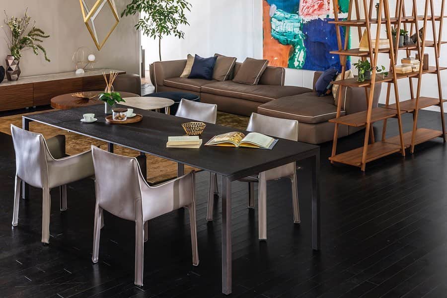 Cassina ixc. (カッシーナ・イクスシー) さんのインスタグラム写真 - (Cassina ixc. (カッシーナ・イクスシー) Instagram)「エクステンション機能のあるテーブルは、今までは来客時に大人数で囲むことが主な用途でした。新しい暮らし方では、適度な距離をとりながら家族のそれぞれが仕事や勉強をしたり、食事したり、各々の時間を過ごす、そんな光景が当たり前になっていくのかもしれません。 . ●カッシーナ・イクスシーでは、おうち時間を快適にするアイデアをウェブサイトにてご紹介しております。詳しくはプロフィール（@cassinaixc_official ）のURLよりご覧ください。 . ●ピンボード風の写真共有ウェブサイト、ピンタレストでは、現在Cassina ixc.のアカウントを特集していただいています。そちらもぜひご覧ください。 . ●通常営業再開のお知らせ 直営店では、緊急事態宣言の一部解除を受け、感染対策を徹底した上で5月25日（月）から通常営業いたします。  青山本店・名古屋店・大阪店・福岡店 営業時間:11:00-19:00 定休日:水曜日 . #cassina #cassinaixc #naan #table #extention #cab #chair #dining #interior #interiorinspiration #homedecor #stayhome  #カッシーナ #カッシーナイクスシー #テーブル #チェア #エクステンション #ダイニング #インテリア #インテリアコーディネート #インテリアショップ #おうち時間 #在宅勤務 #リモートワーク  @cassinaofficial  @cassinaixc_official  @pinterestjp」5月24日 19時43分 - cassinaixc_official