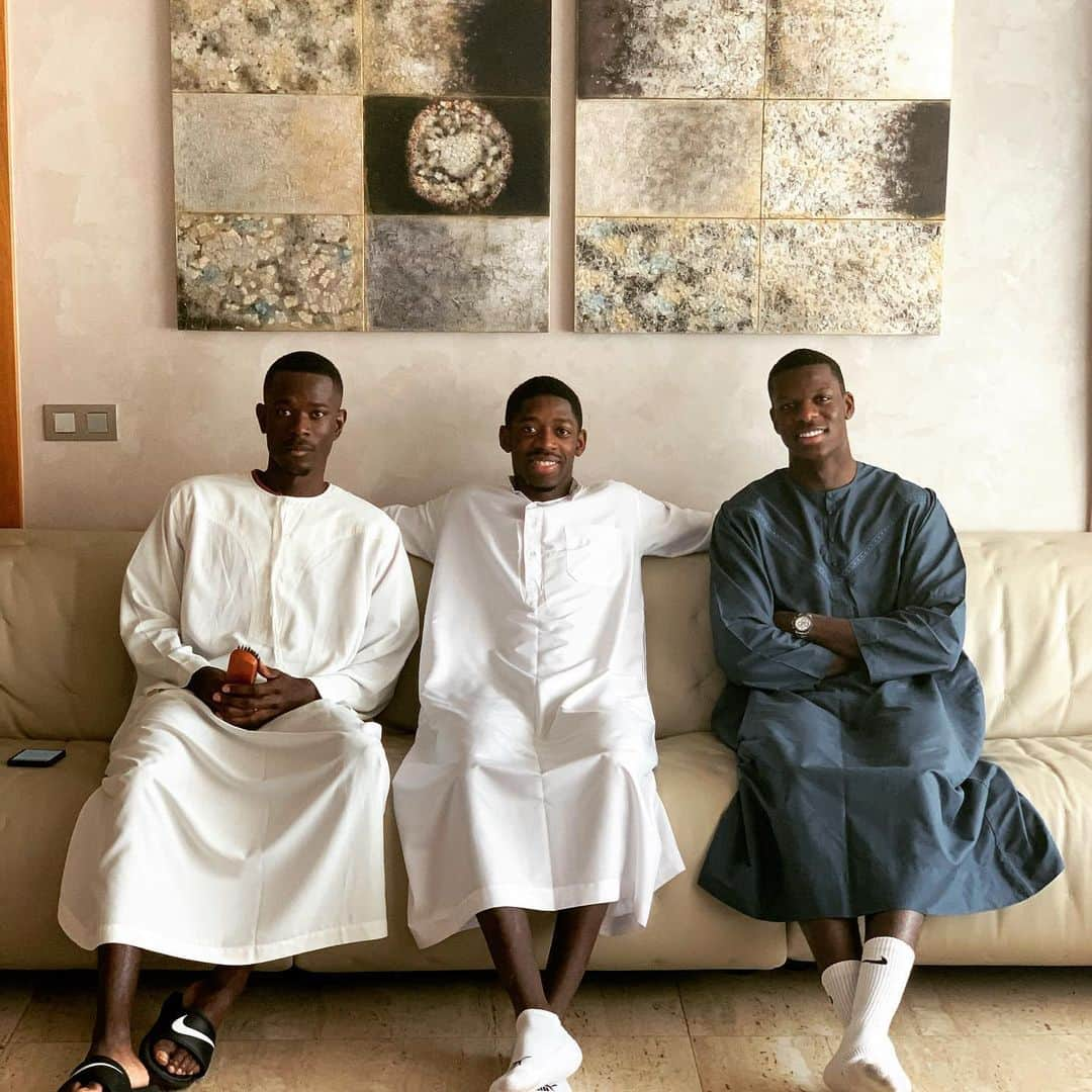 ウスマン・デンベレさんのインスタグラム写真 - (ウスマン・デンベレInstagram)「Eid Mubarak 🤲🏿❤️」5月24日 19時51分 - o.dembele7