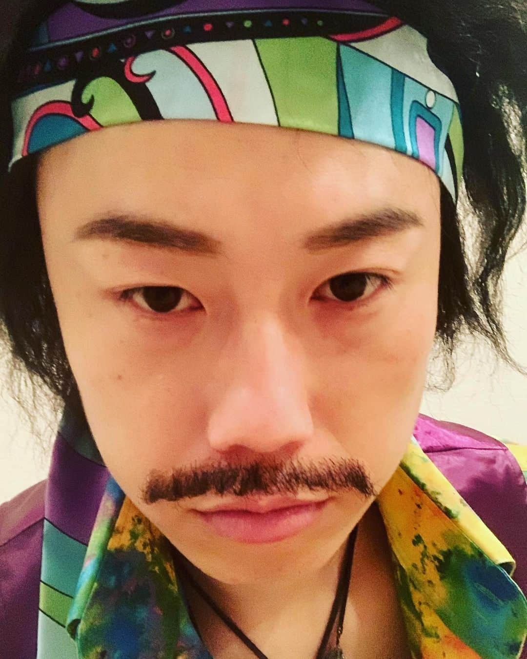 リリーさんのインスタグラム写真 - (リリーInstagram)「髭悪くないねぇ、 ただ生えないんだ。 他にも髭剃り持ってないおっさんいるのか？ また付け髭できる仕事が来ますように 大河ドラマ来い！」5月24日 20時12分 - mtrzlily